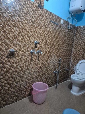 Bathroom - Devom hotel (Phata)