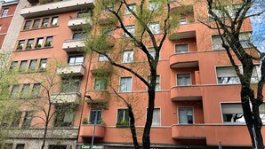 A multi-story building with balconies, some with plants. - Tropical Chic Flat Near the Centre, 15 minutes to Duomo (Milano)