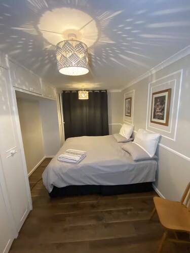 Designer 5-Bedroom Home by Elizabeth Line