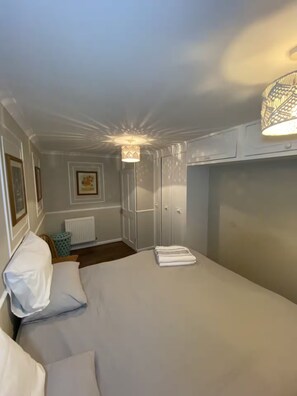 Room - Designer 5-Bedroom Home by Elizabeth Line (Greater London)