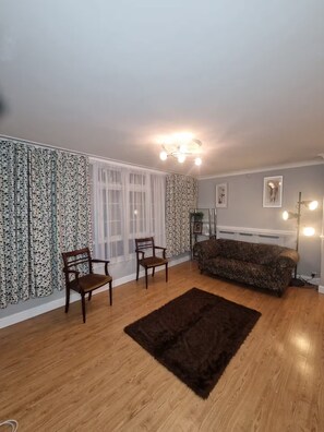 Living area - Designer 5-Bedroom Home by Elizabeth Line (Greater London)