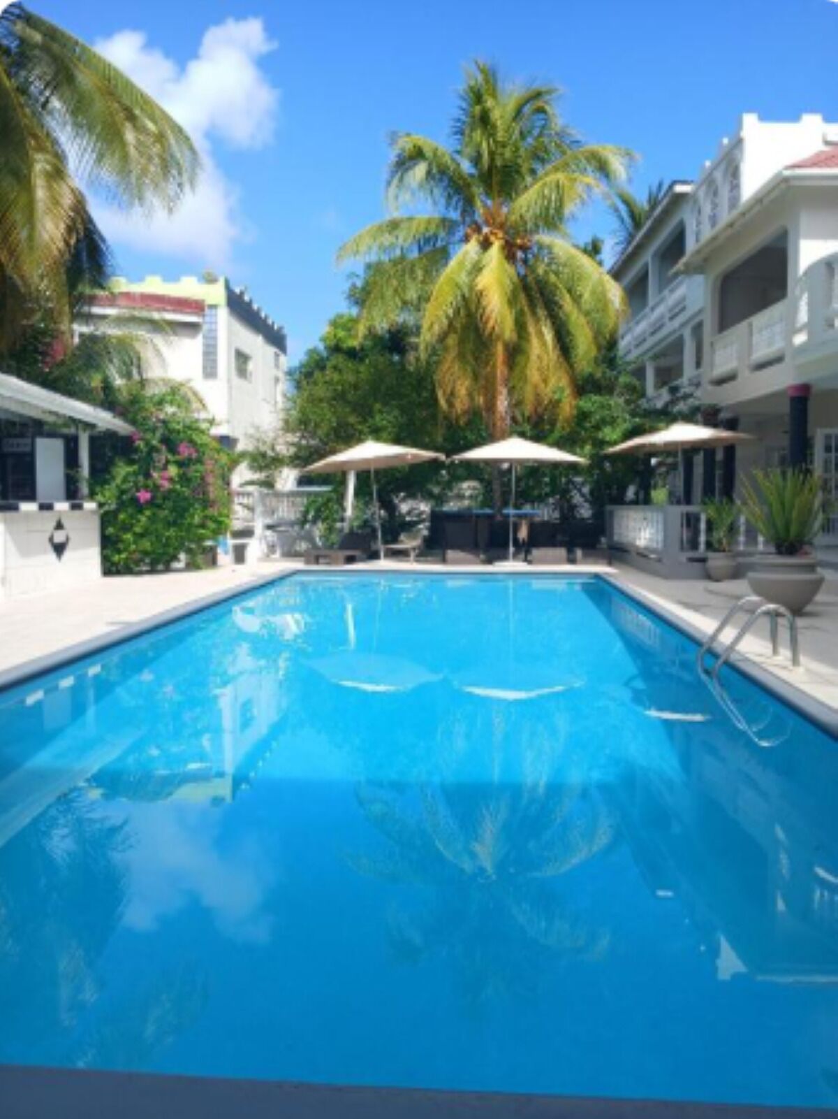Classic Studio | Pool | Outdoor pool, pool umbrellas, sun loungers