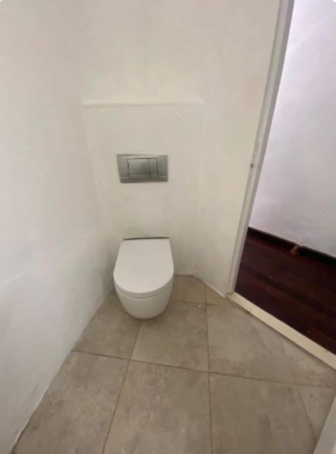 Classic Studio | Bathroom | Free toiletries, towels, soap, shampoo
