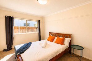 2 bedrooms, desk, iron/ironing board, free WiFi