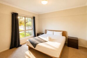 2 bedrooms, desk, iron/ironing board, free WiFi