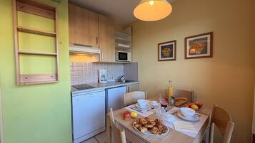 Apartment | Private kitchen | High chair