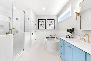 Bathroom - Luxury 6BR Home in Greenville w/ Heated Pool Near Furman & Golfing (Greenville)