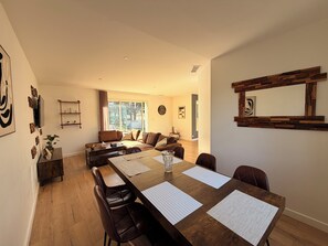 Dining - Vrbo Property (Saint jean d’illac)