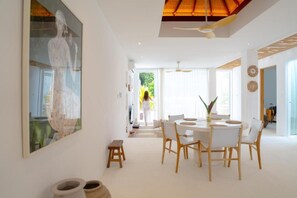 Studio Classique, vue jardin | Restauration