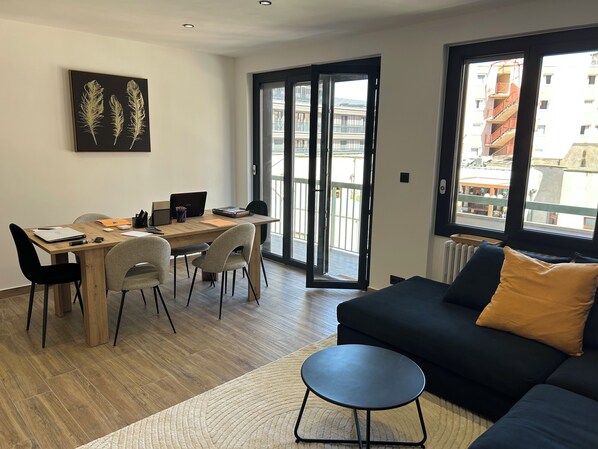 Living area - Vrbo Property (Saint-Étienne)