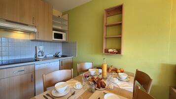 Apartment | Dining