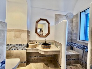 Hair dryer, towels, soap, toilet paper - Vrbo Property (Kélibia)