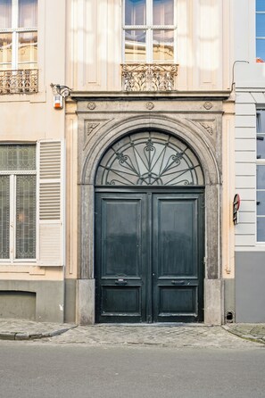 Exterior detail - La Petite Foret | Room(s) in Historic Townhouse by the Burg in Bruges | Multiple Ensuite Units | Up to 8 Guests (Brugge)