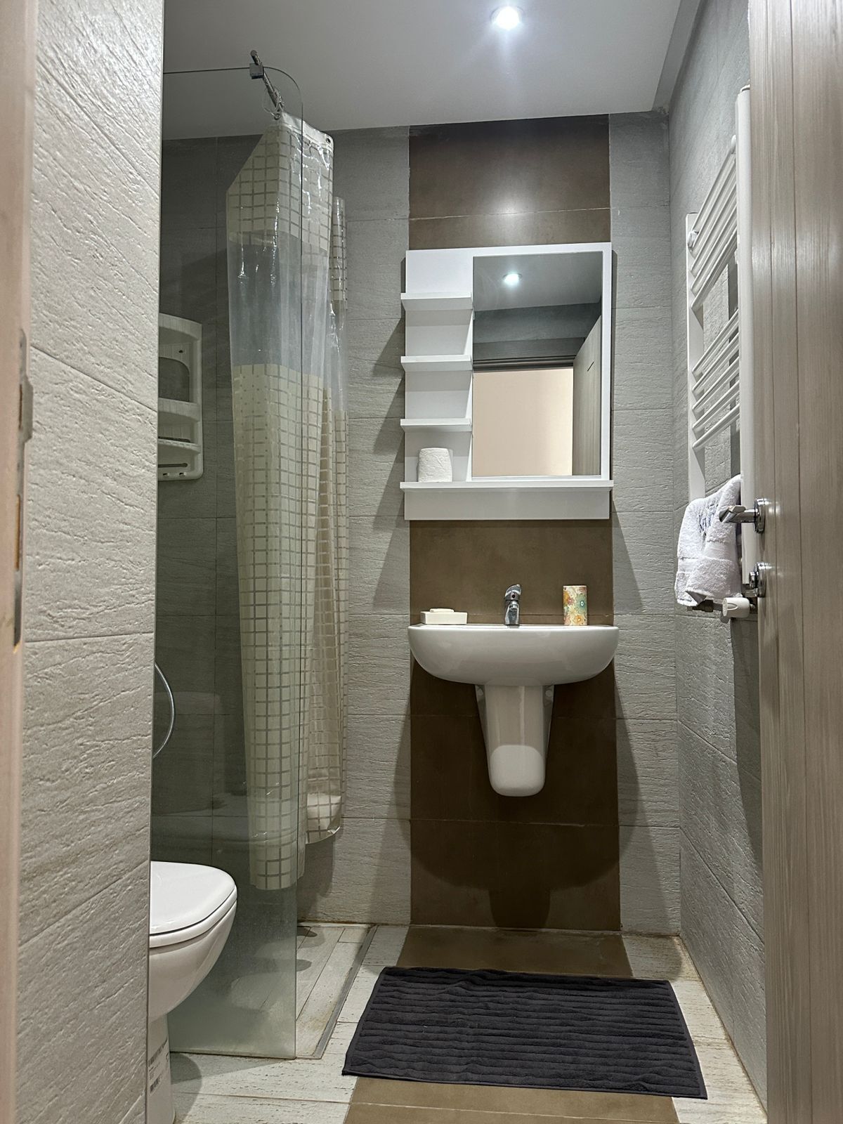 Appartement Penthouse Deluxe, vue sur la mer | Salle de bain | Articles de toilette (gratuits), savon, shampooing, papier de toilette