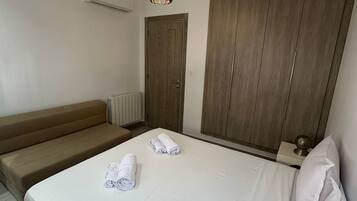 Deluxe Penthouse, Sea View | Blackout curtains, soundproofing, iron/ironing board, free WiFi