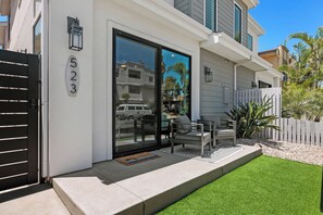 Exterior detail - Oceanside Retreat – Fabulous 3BD + 2 Dens, Townhome in Oceanside (Oceanside)