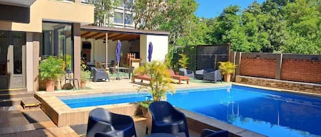 Habitación básica con 1 cama matrimonial o 2 individuales | Alberca | Alberca al aire libre