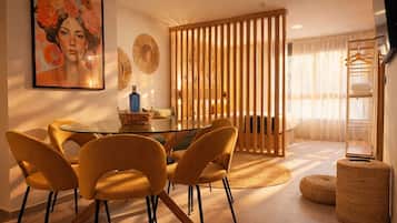 Family Studio | Dining
