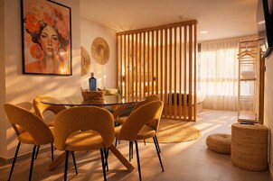 Family Studio | Dining