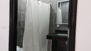 Comfort Room, Balcony | Bathroom | Combined shower/tub, free toiletries, hair dryer, towels