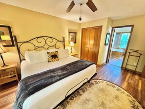 Iron/ironing board, free WiFi, bed sheets - Between Here and There (Gatlinburg)