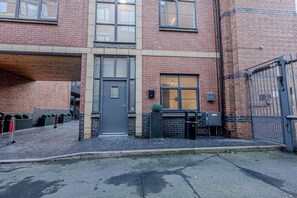 Exterior - Spacious & Modern - 3 Bedroom - Gated - Free Parking - Jewellery Quarter (Birmingham)