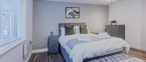 Iron/ironing board, internet, bed sheets