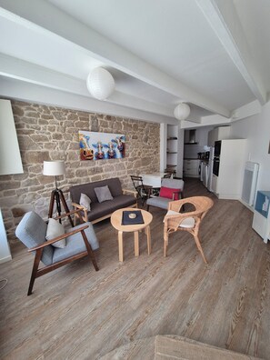 Living area - Old fisherman's cottage completely renovated (Étel)