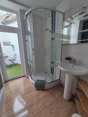Hair dryer, soap, toilet paper - Old fisherman's cottage completely renovated (Étel)