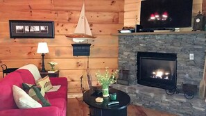 Televisión y chimenea 