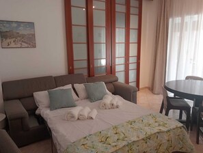 2 habitaciones, tabla de planchar con plancha, wifi y ropa de cama 