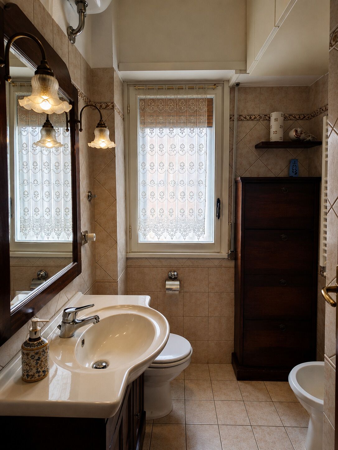 Doccia, asciugacapelli, bidet, asciugamani