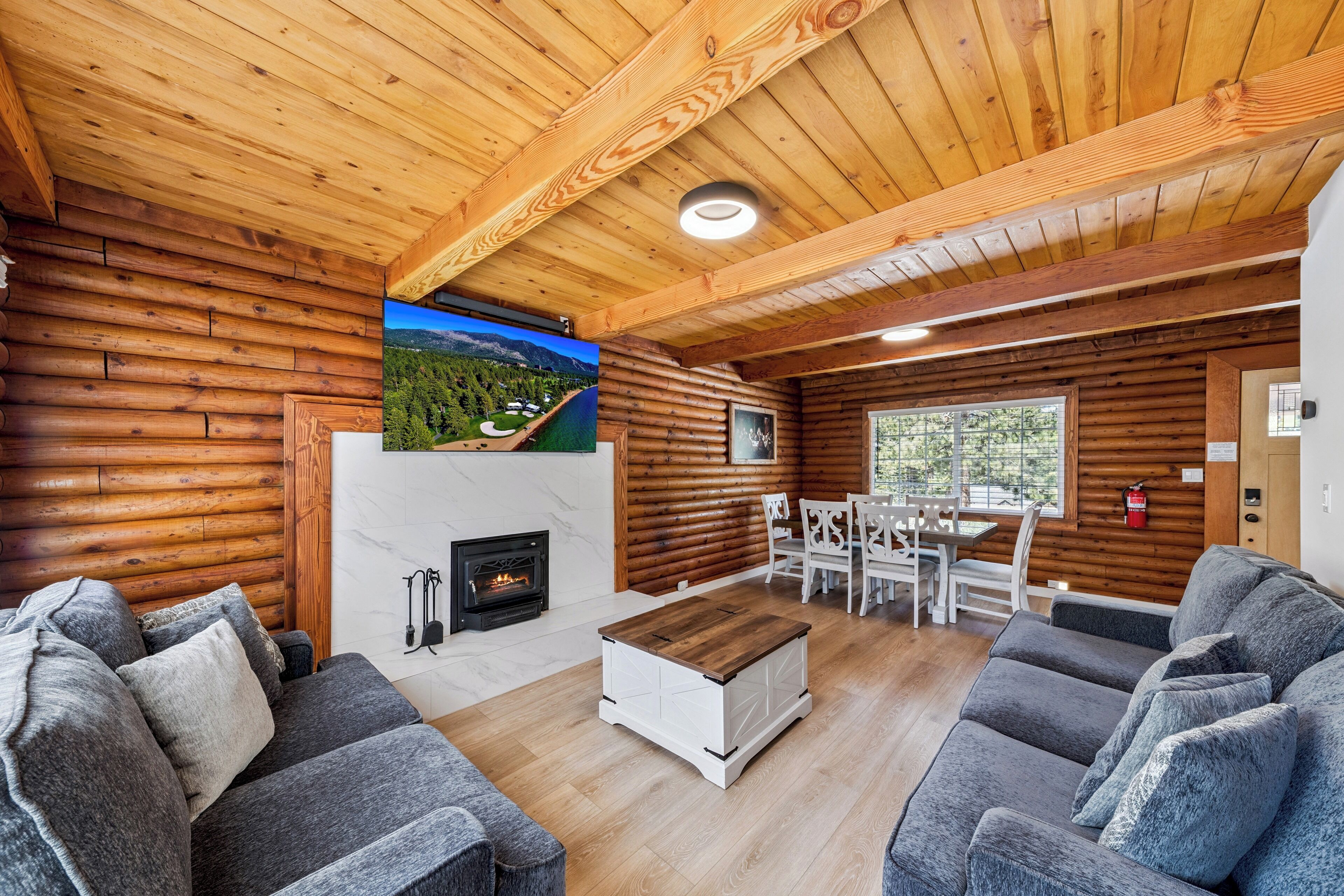 Smart TV, fireplace