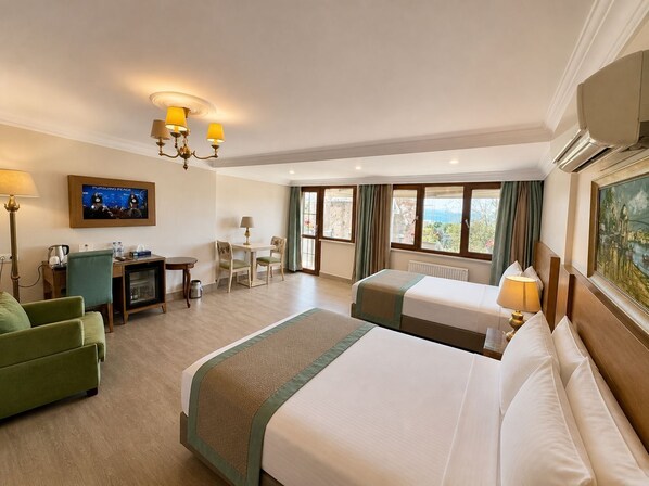 Premium bedding, pillowtop beds, minibar, in-room safe - GLK Sea Mansion Heritage (İstanbul)