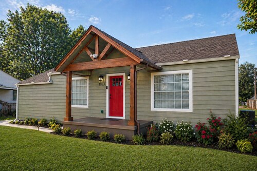 The Pinewood House | Near USAO + Close to Downtown