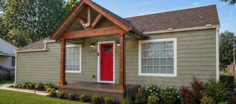The Pinewood House | Near USAO + Close to Downtown