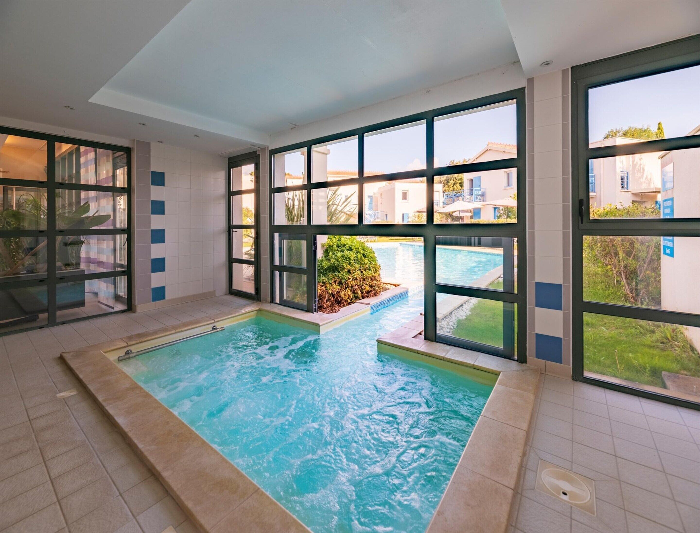 Apartemen | Kolam renang | Kolam renang outdoor dan sebuah kolam renang air hangat