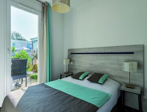 Apartment | 1 bedroom, iron/ironing board - Seaside Apartment in Saint-palais-sur-mer (Saint-Palais-sur-Mer)