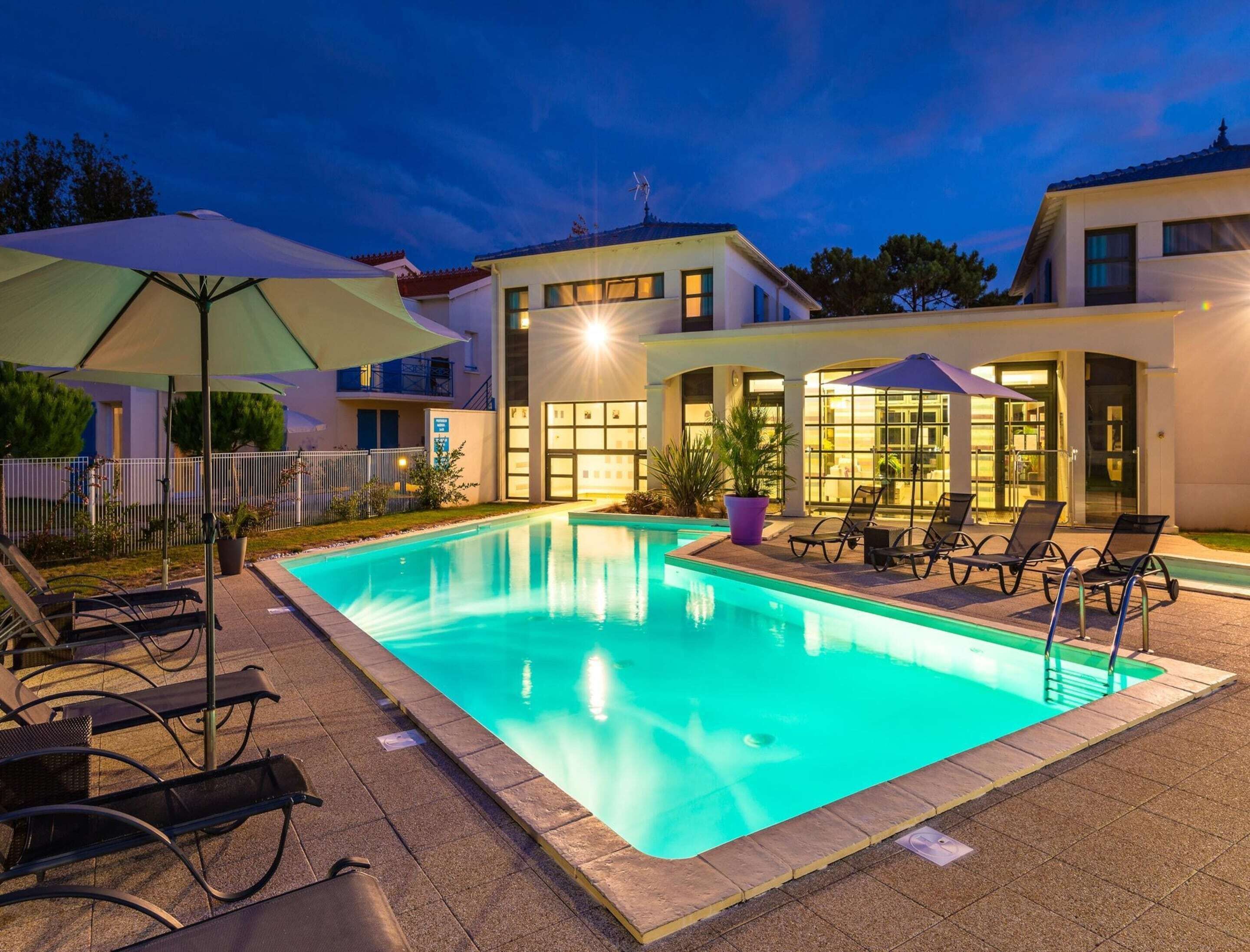 Apartment | Pool | Outdoor pool, a heated pool