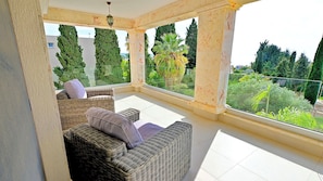 Property grounds - Amelia Bay 2 - Exceptional 5 Bedroom Villa (Coral Bay)