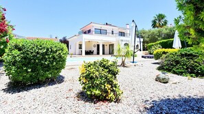 Exterior - Beautiful Villa With Private Pool In Coral Bay (Coral Bay)