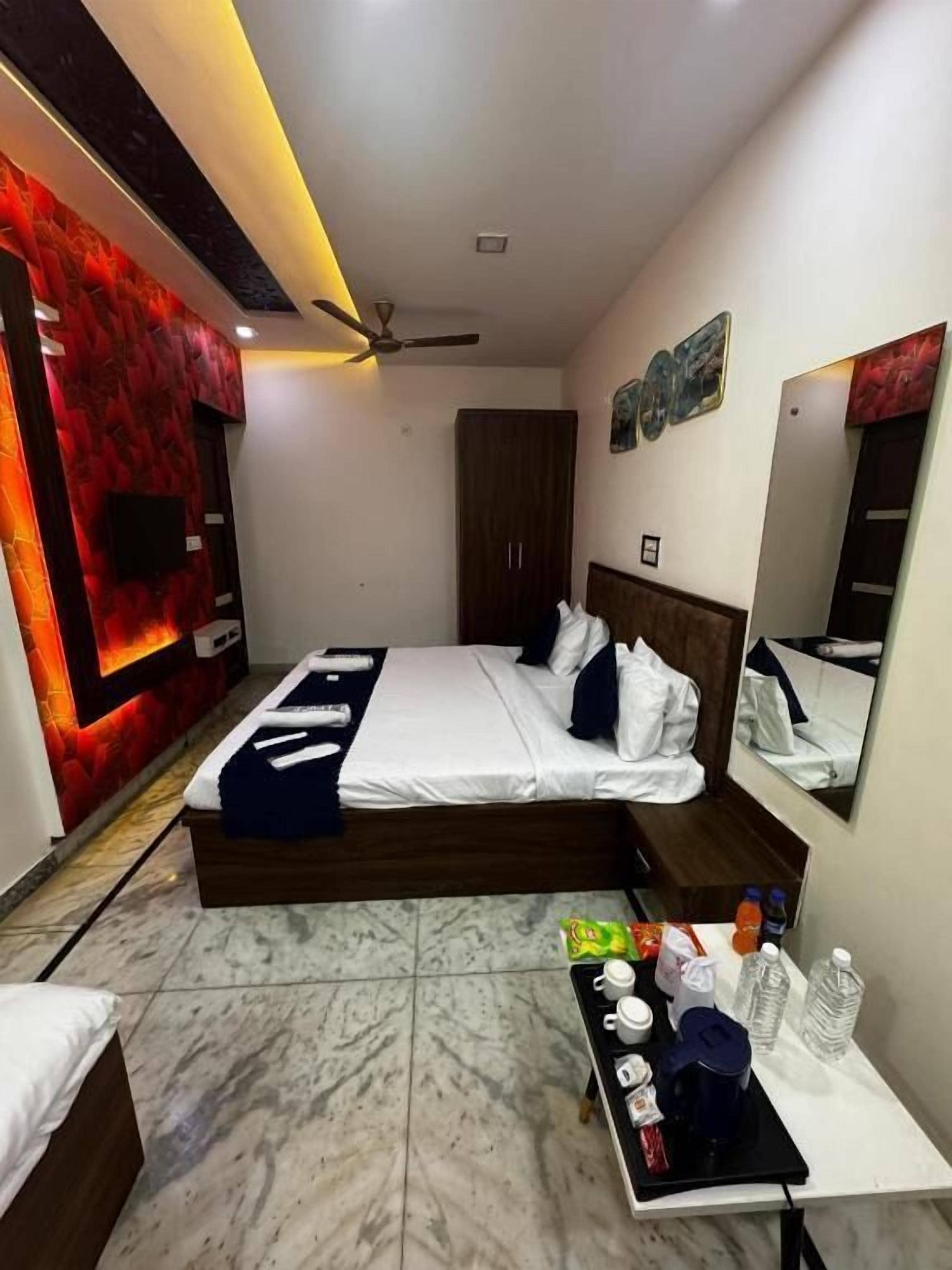 Basic Triple Room | In-room safe, desk, iron/ironing board, free WiFi