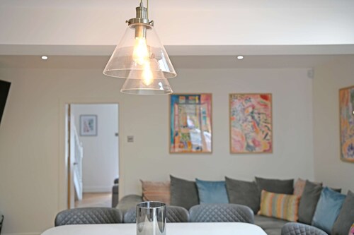 The Green - Stylish Home Sleeps 6 With Parking