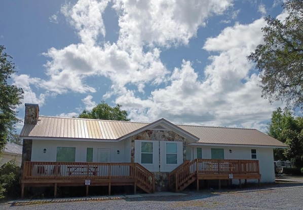 Exterior - Reel Em' Inn -3bdr 2.5ba Waterfront Home Located at Pier98 Marina -Pets Welcome (Panama City)