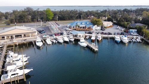 Reel Em' Inn -3bdr 2.5ba Waterfront Home Located at Pier98 Marina -Pets Welcome