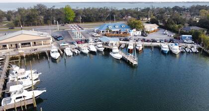 Reel Em' Inn -3bdr 2.5ba Waterfront Home Located at Pier98 Marina -Pets Welcome