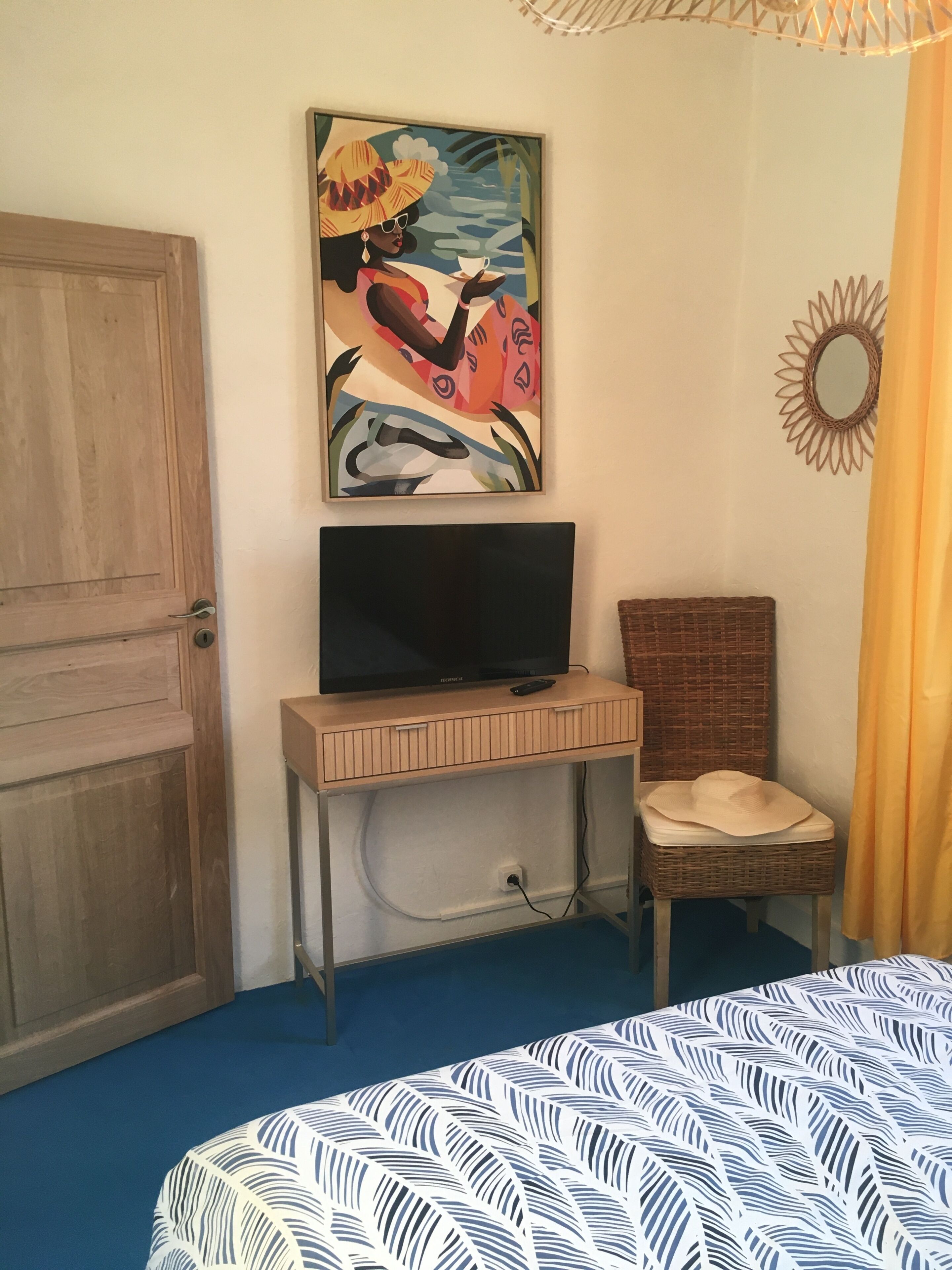 Iron/ironing board, Internet, bed sheets