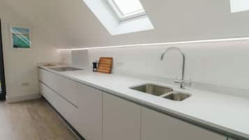 Dishwasher, cookware/dishes/utensils