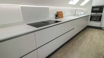 Dishwasher, cookware/dishes/utensils