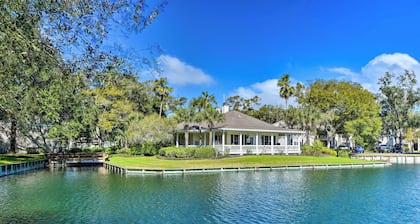 Pool Access! St Simons Island Getaway w/ Balcony